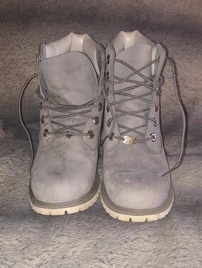 Timberland Women's Lace-Up Boots in Light Gray with Cream Sole Size 8